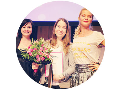 Livia Farkas, Pro Blogger